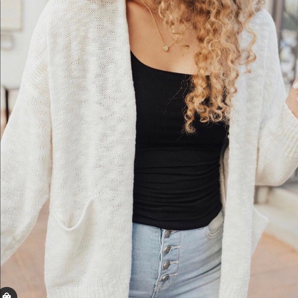 Carly Jean Los Angeles Sweater ✨ size M
